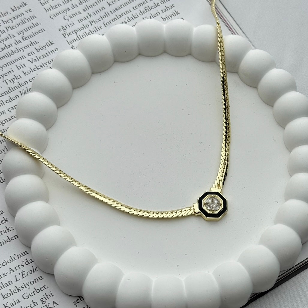 Siyah Mineli Yassı Baget Kolye