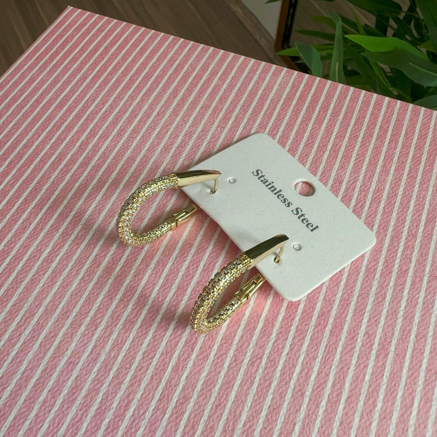 Oval Taşlı Küpe Gold