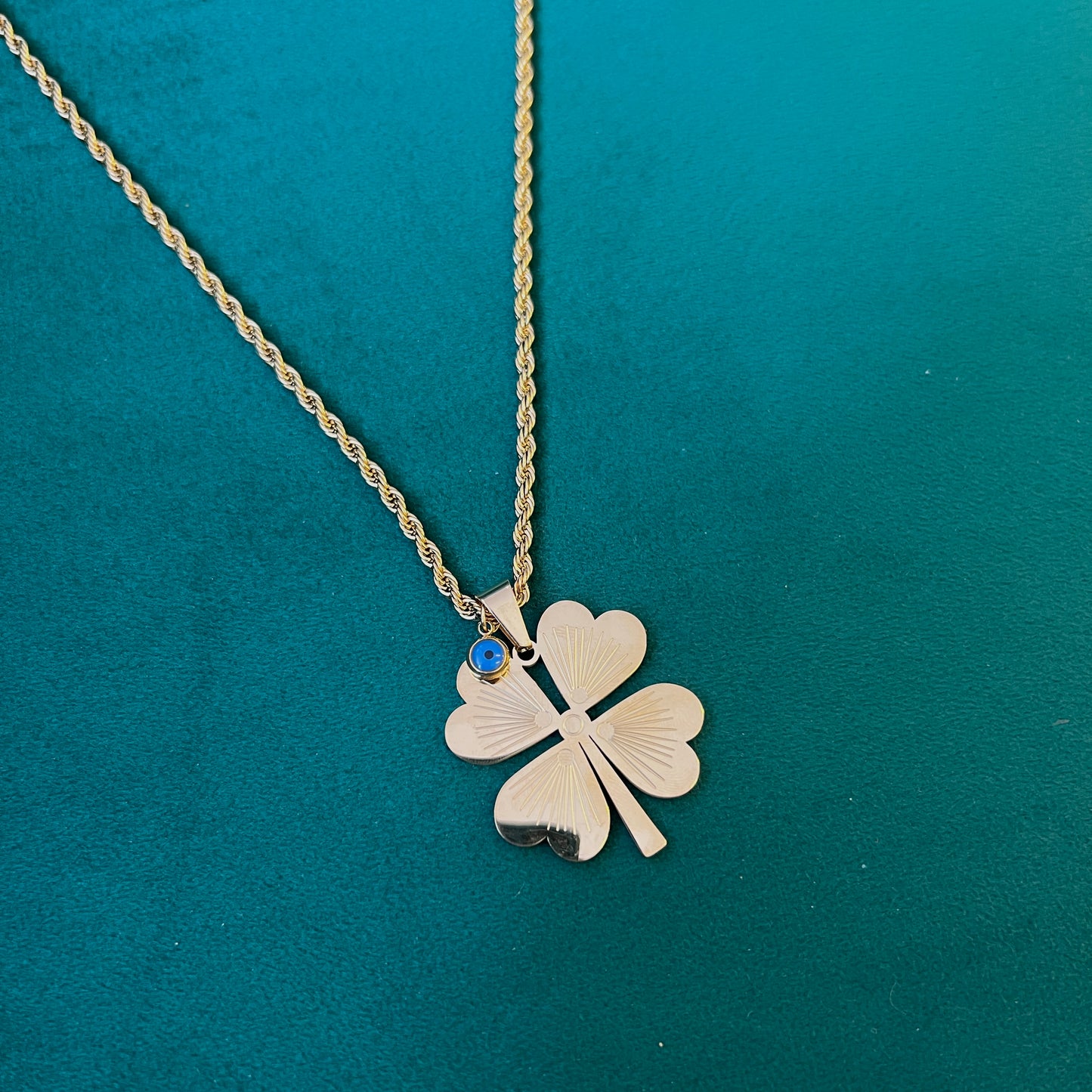 Özel Seri Burgu Zincirli Yonca Kolye