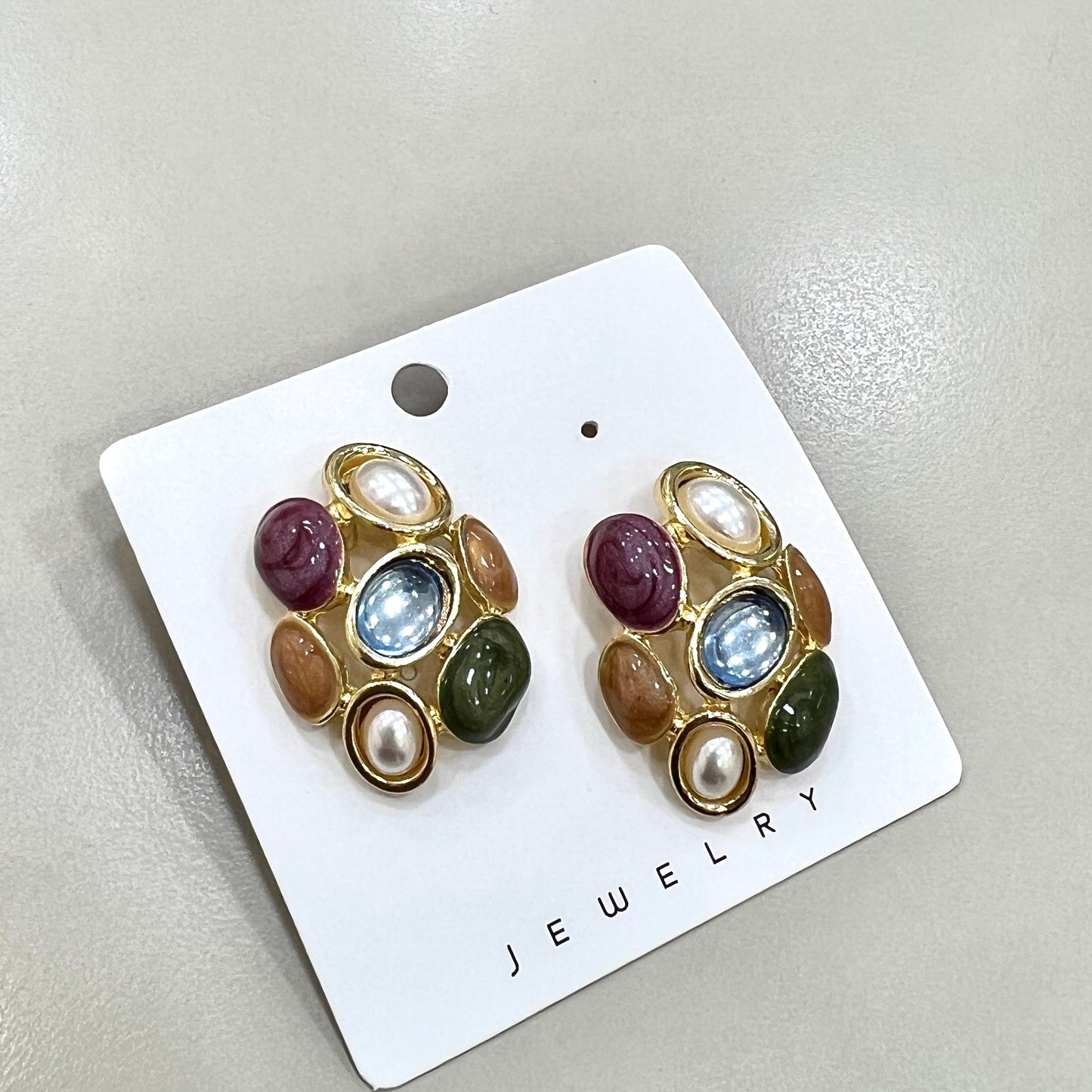 Mineli Taşlı Oval Küpe