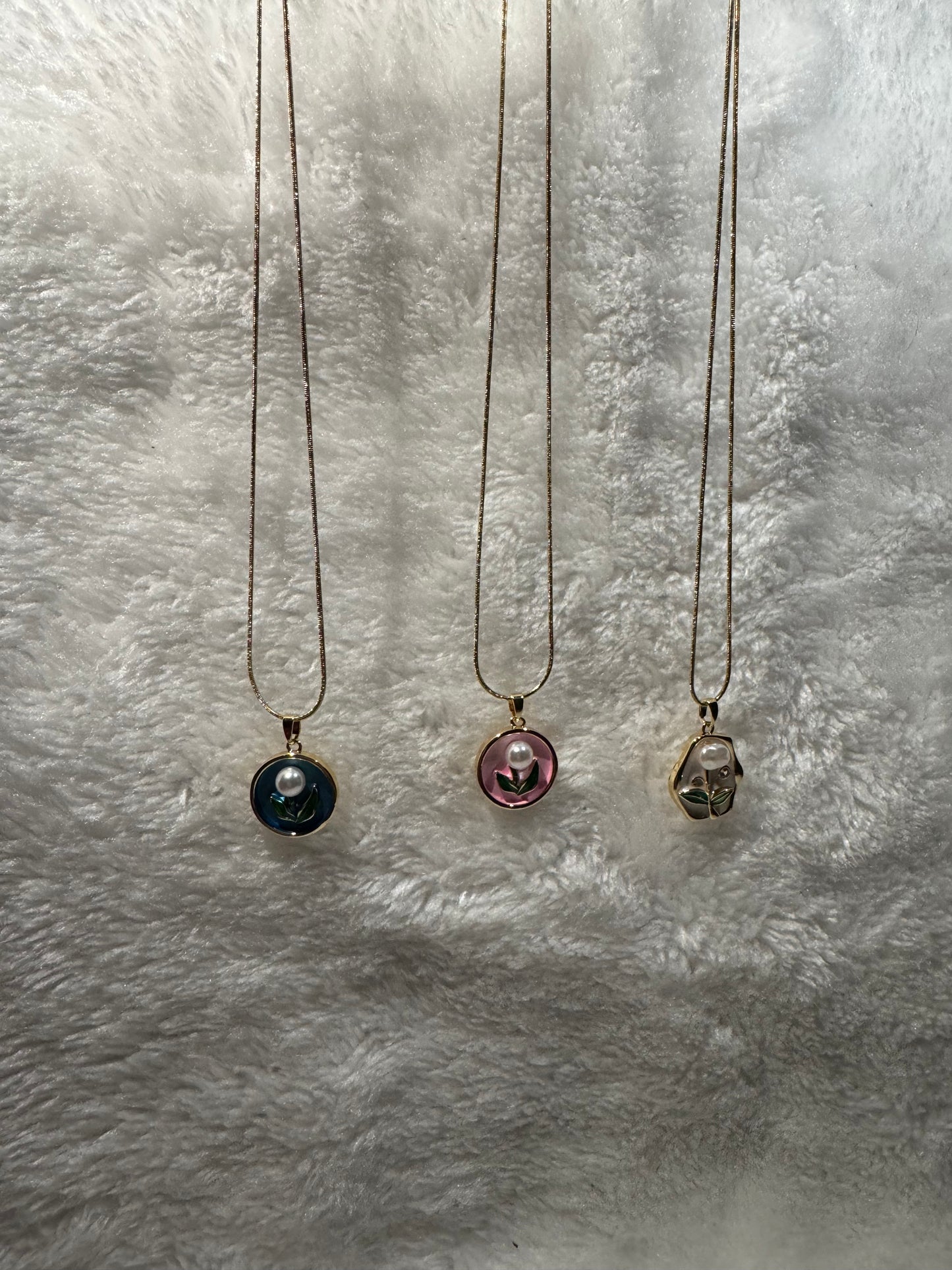 Svitza Accessories Renkli Taş Detaylı Zarif Kolye – Şık ve Romantik Tasarım