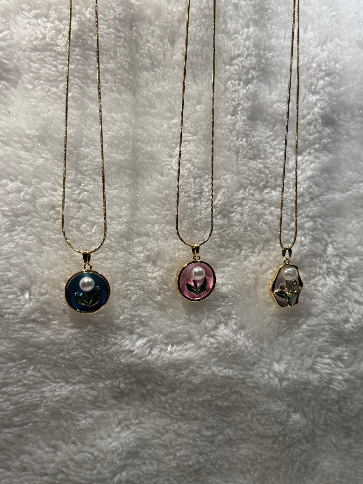 Svitza Accessories Renkli Taş Detaylı Zarif Kolye – Şık ve Romantik Tasarım