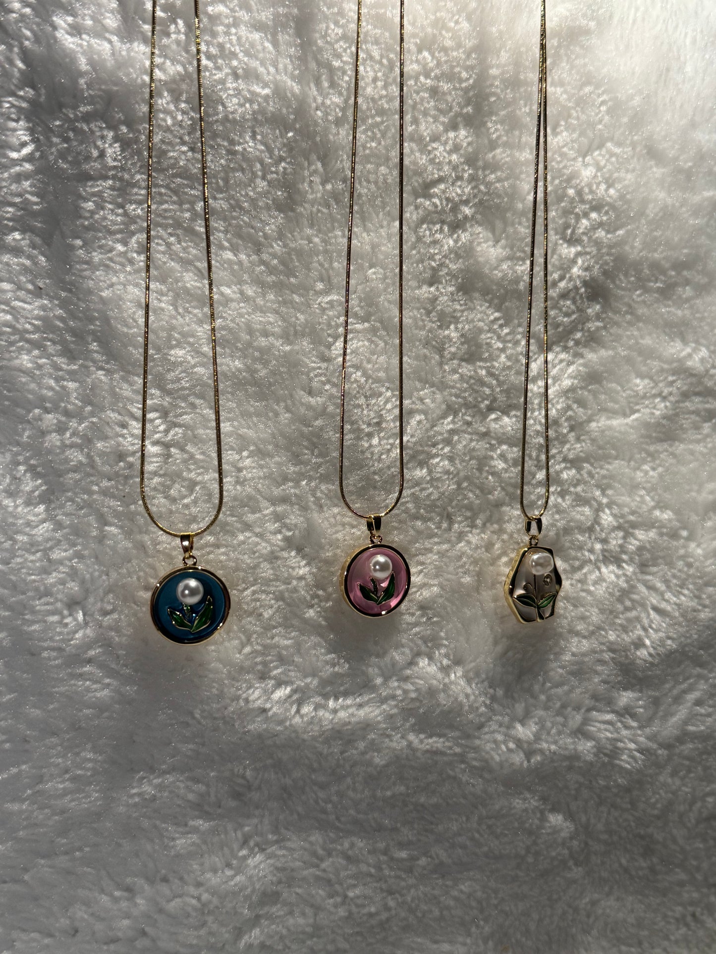Svitza Accessories Renkli Taş Detaylı Zarif Kolye – Şık ve Romantik Tasarım
