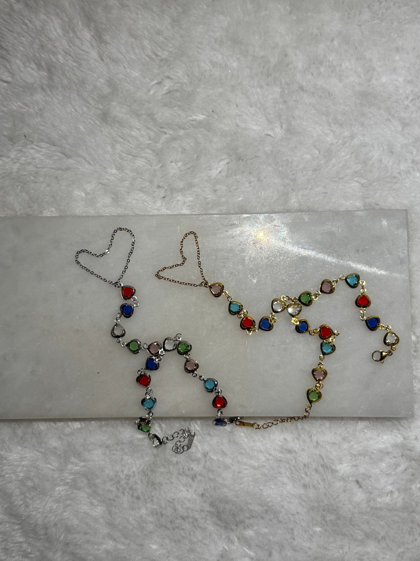 Svitza Accessories Renkli Taşlı Şahmeran – Altın ve Gümüş Zincirli Modern Tasarım
