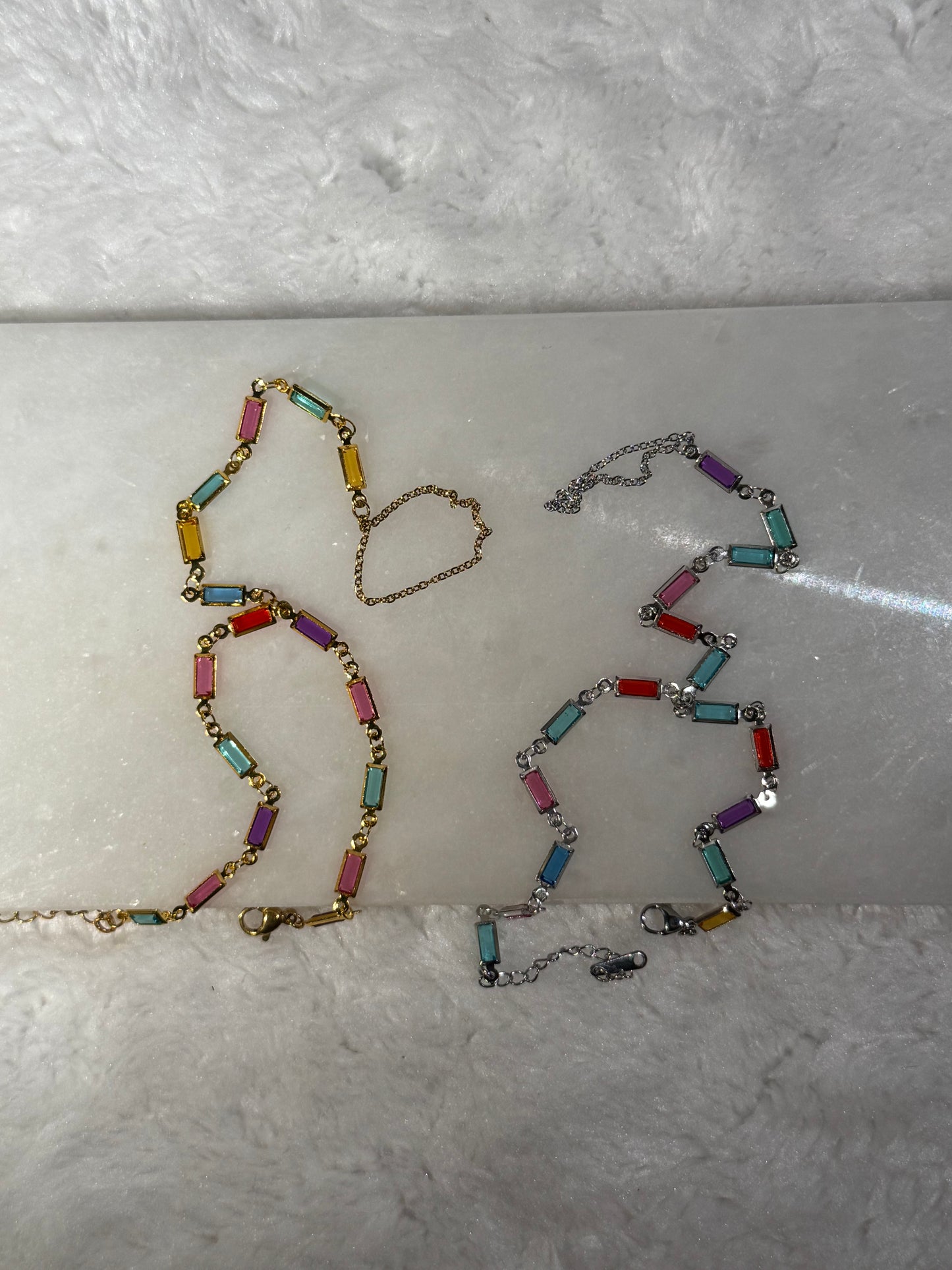 Svitza Accessories Renkli Taşlı Şahmeran – Altın ve Gümüş Zincirli Şık Tasarım
