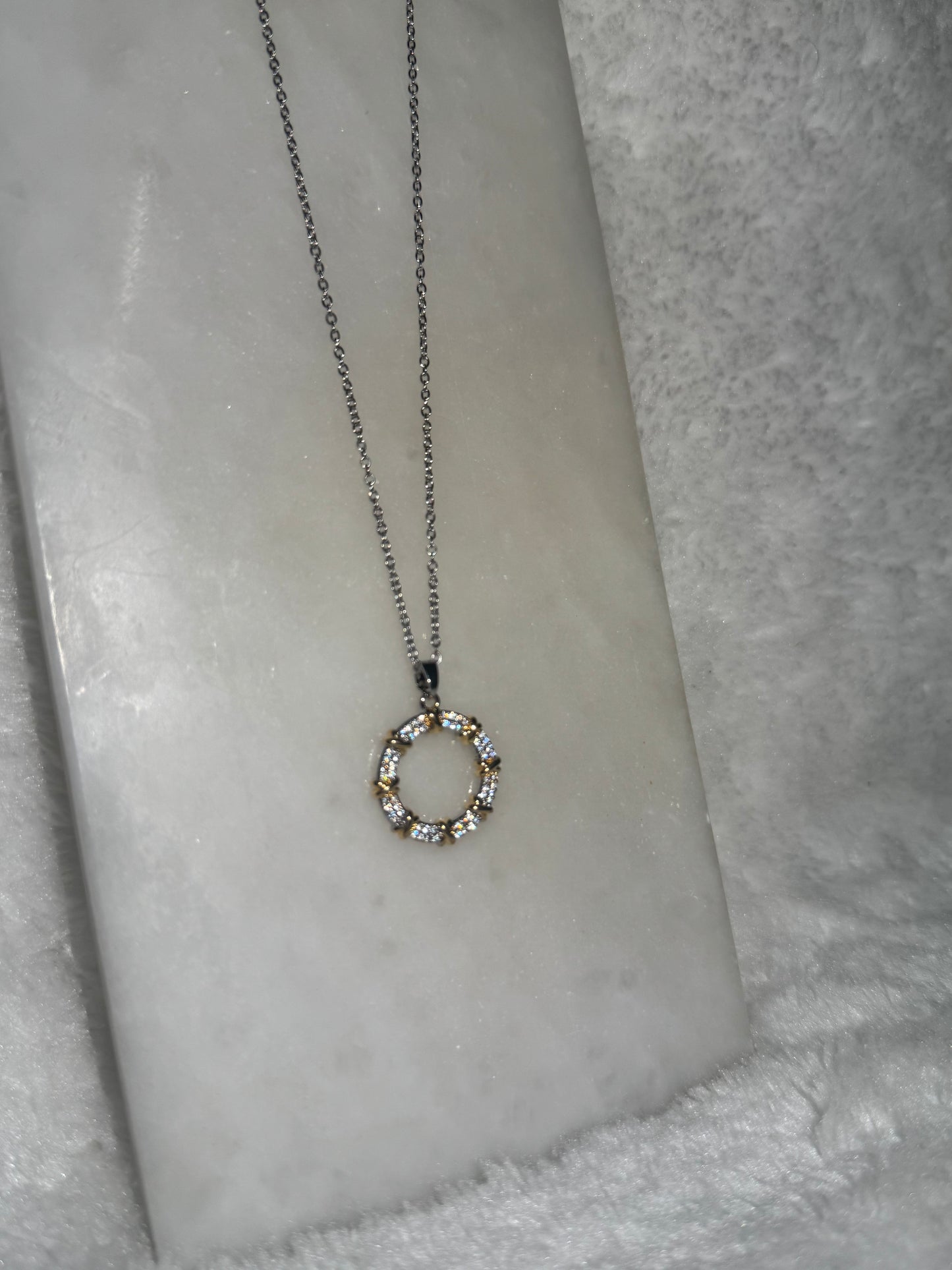 Svitza Accessories Parlak Taşlı Yuvarlak Kolye (Altın ve Gümüş Seçenekleri)