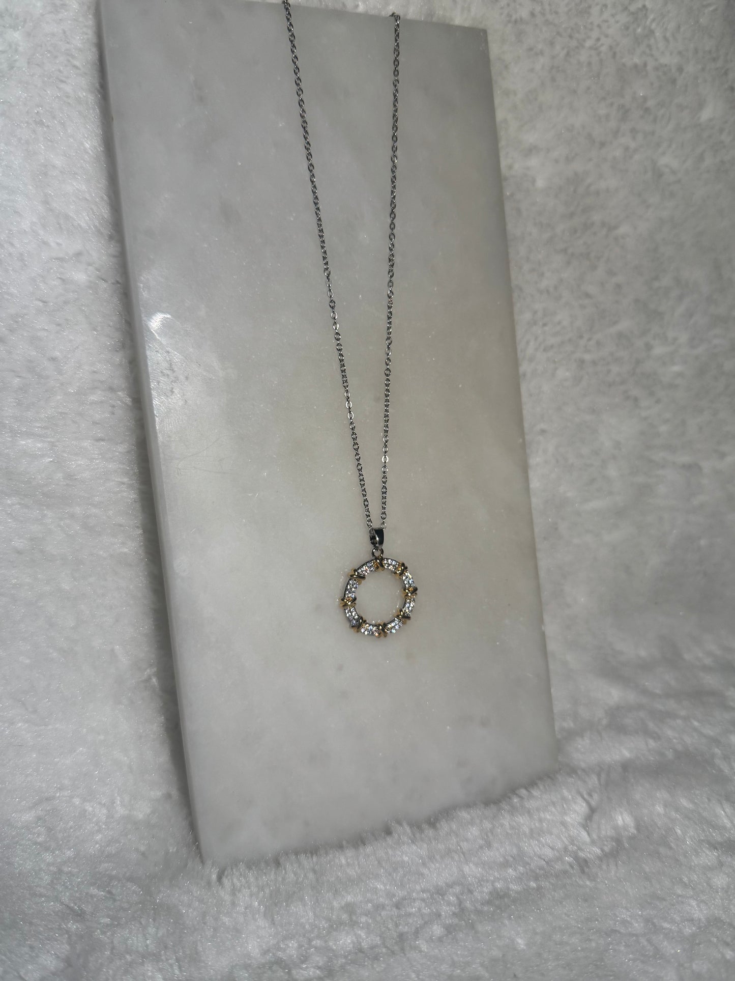 Svitza Accessories Parlak Taşlı Yuvarlak Kolye (Altın ve Gümüş Seçenekleri)