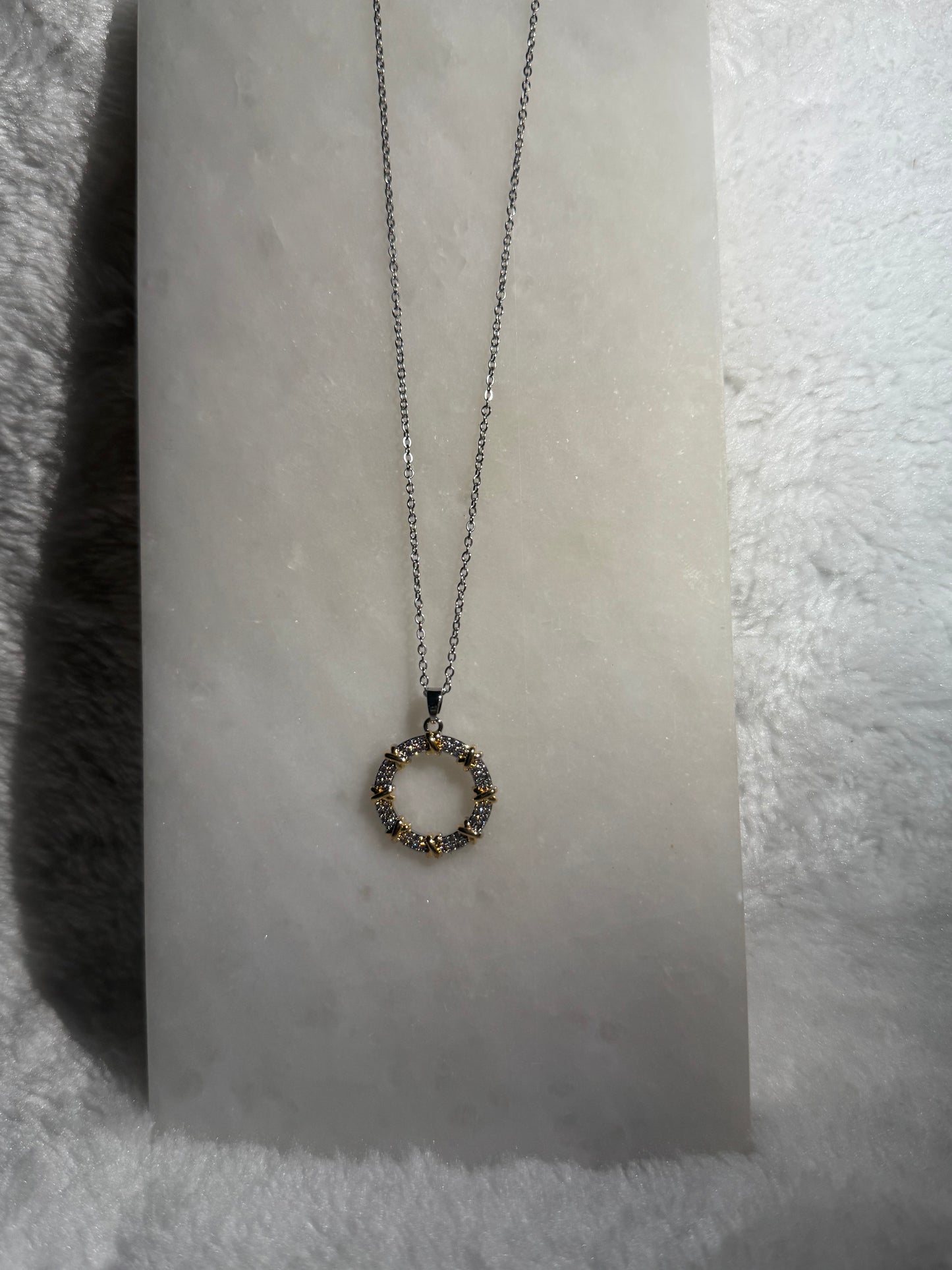 Svitza Accessories Parlak Taşlı Yuvarlak Kolye (Altın ve Gümüş Seçenekleri)