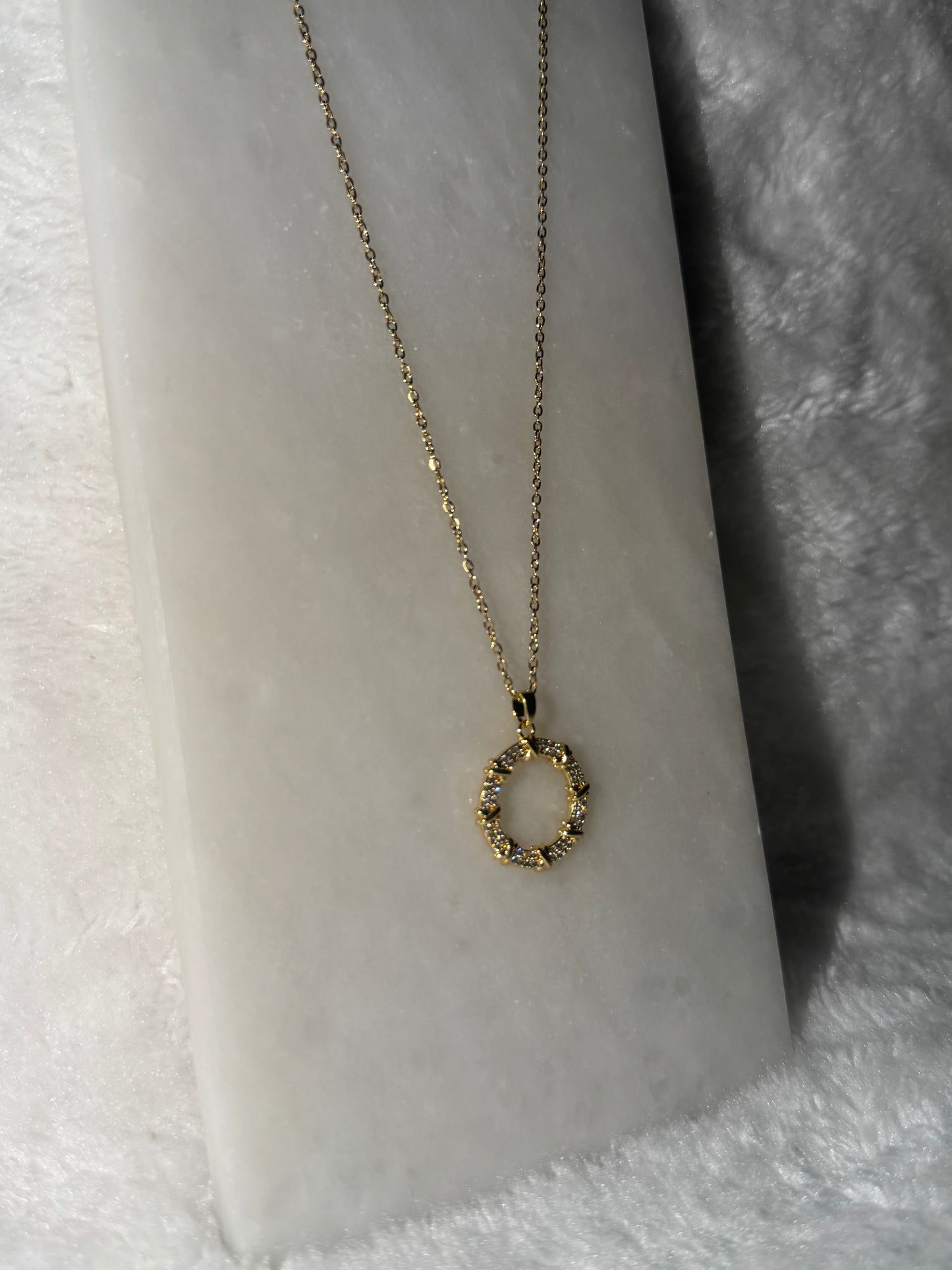 Svitza Accessories Parlak Taşlı Yuvarlak Kolye (Altın ve Gümüş Seçenekleri)