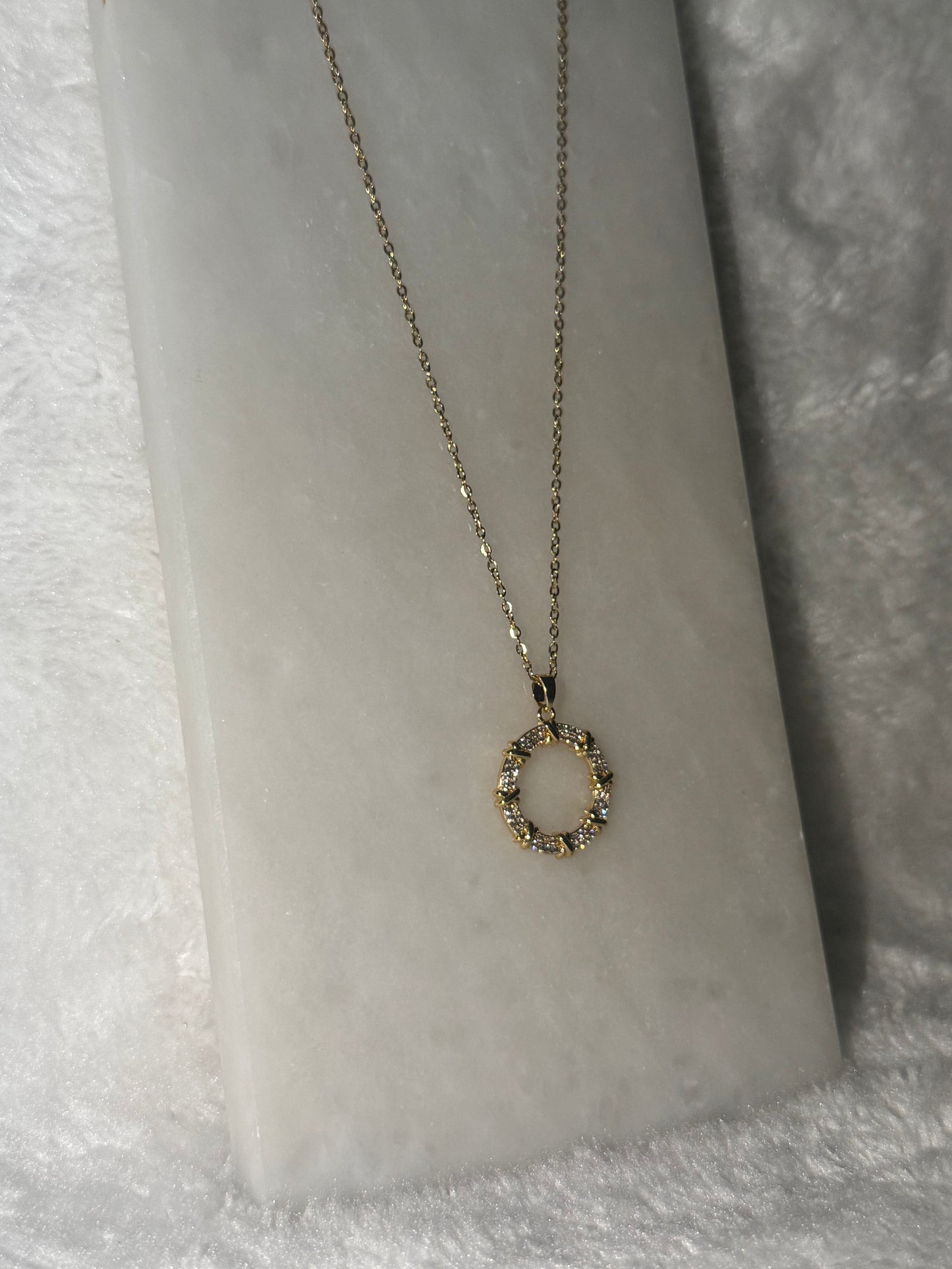Svitza Accessories Parlak Taşlı Yuvarlak Kolye (Altın ve Gümüş Seçenekleri)