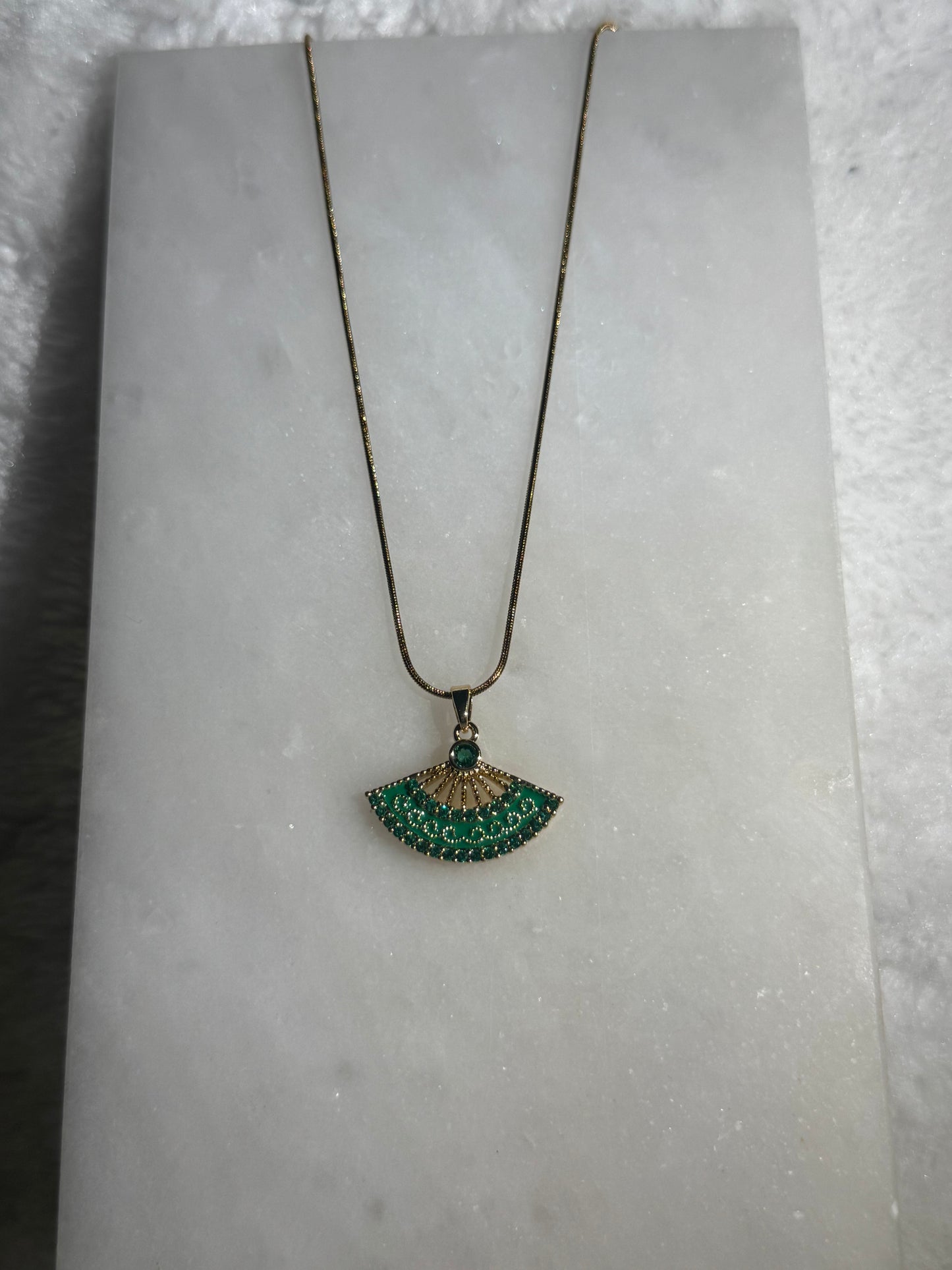 Svitza Accessories Zümrüt Yeşili Taşlı Fan Kolye