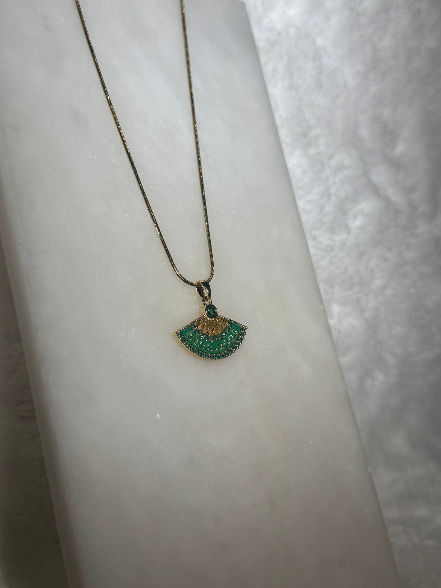 Svitza Accessories Zümrüt Yeşili Taşlı Fan Kolye