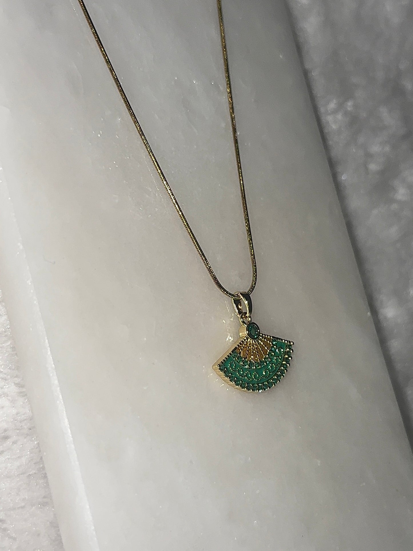 Svitza Accessories Zümrüt Yeşili Taşlı Fan Kolye