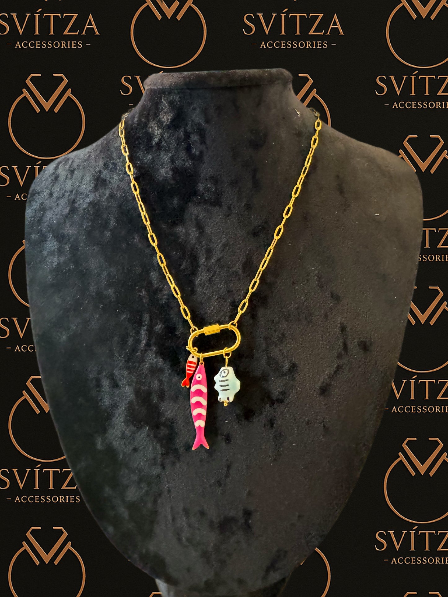 Svitza Accessories Altın Zincir Kolye – Renkli Balık Figürlü Eğlenceli Tasarım