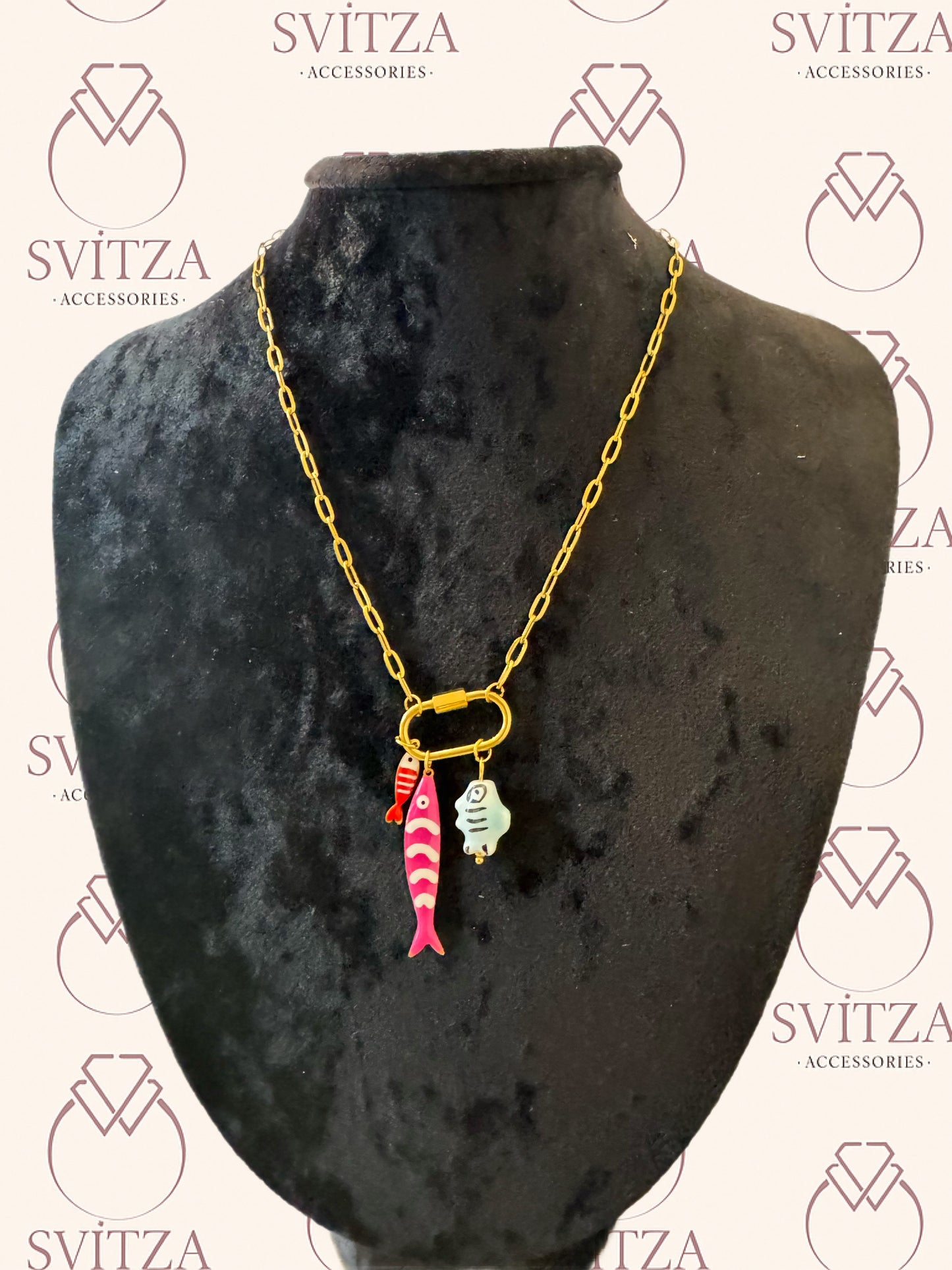 Svitza Accessories Altın Zincir Kolye – Renkli Balık Figürlü Eğlenceli Tasarım