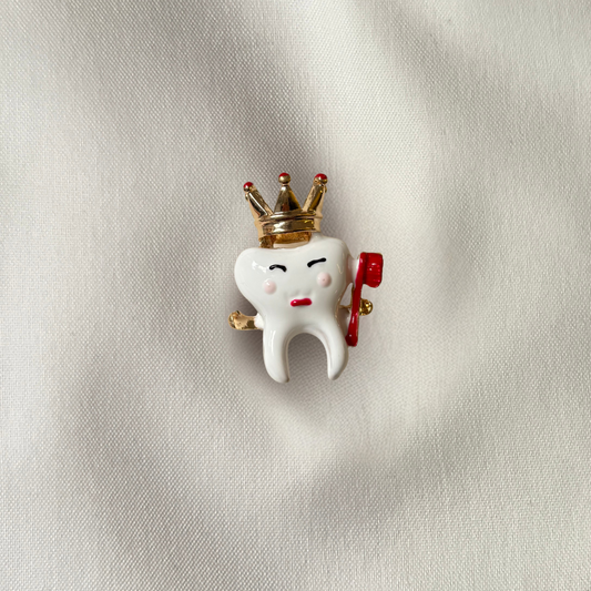 Taçlı Dişçi Broş