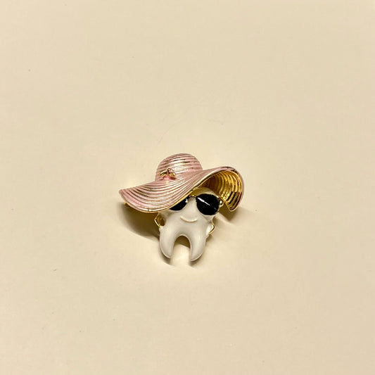 Şapkalı Dişçi Broş