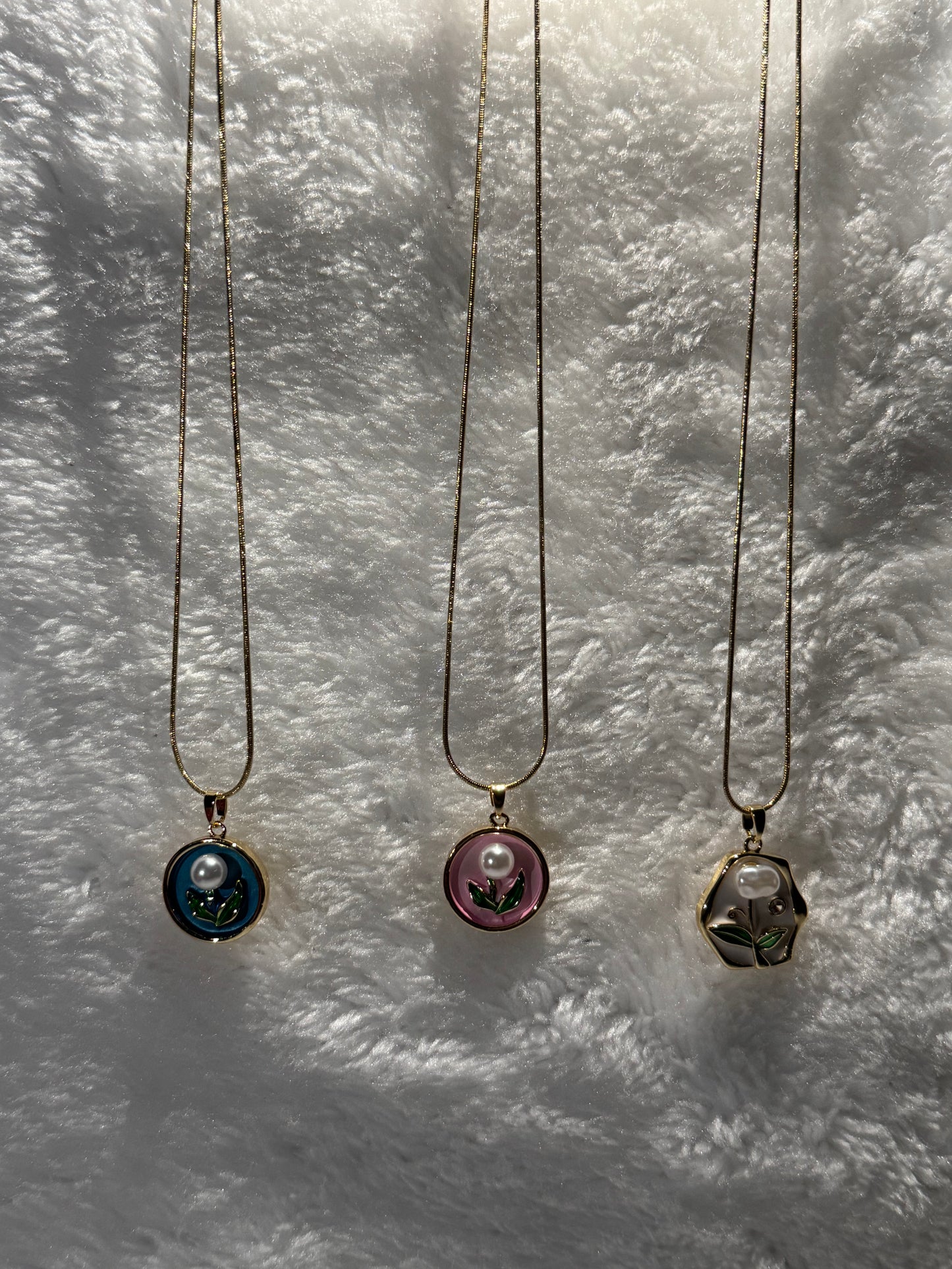 Svitza Accessories Renkli Taş Detaylı Zarif Kolye – Şık ve Romantik Tasarım