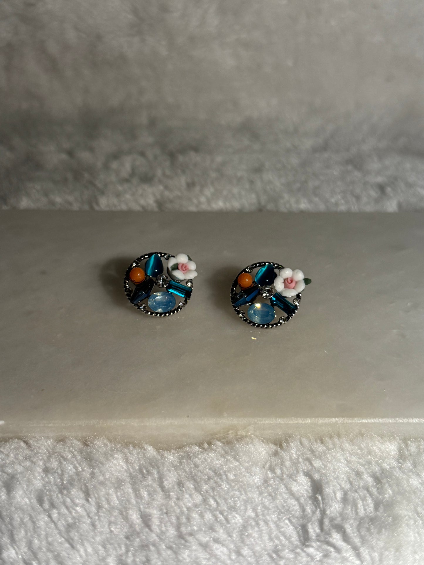 Svitza Accessories Renkli Taşlı Çiçek Desenli Küpe