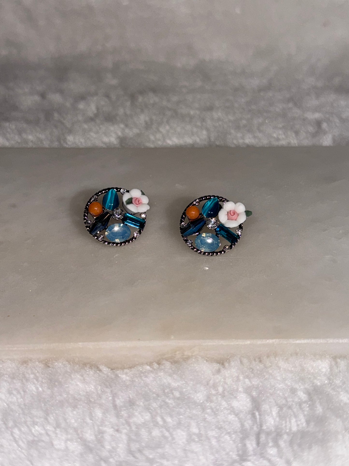 Svitza Accessories Renkli Taşlı Çiçek Desenli Küpe