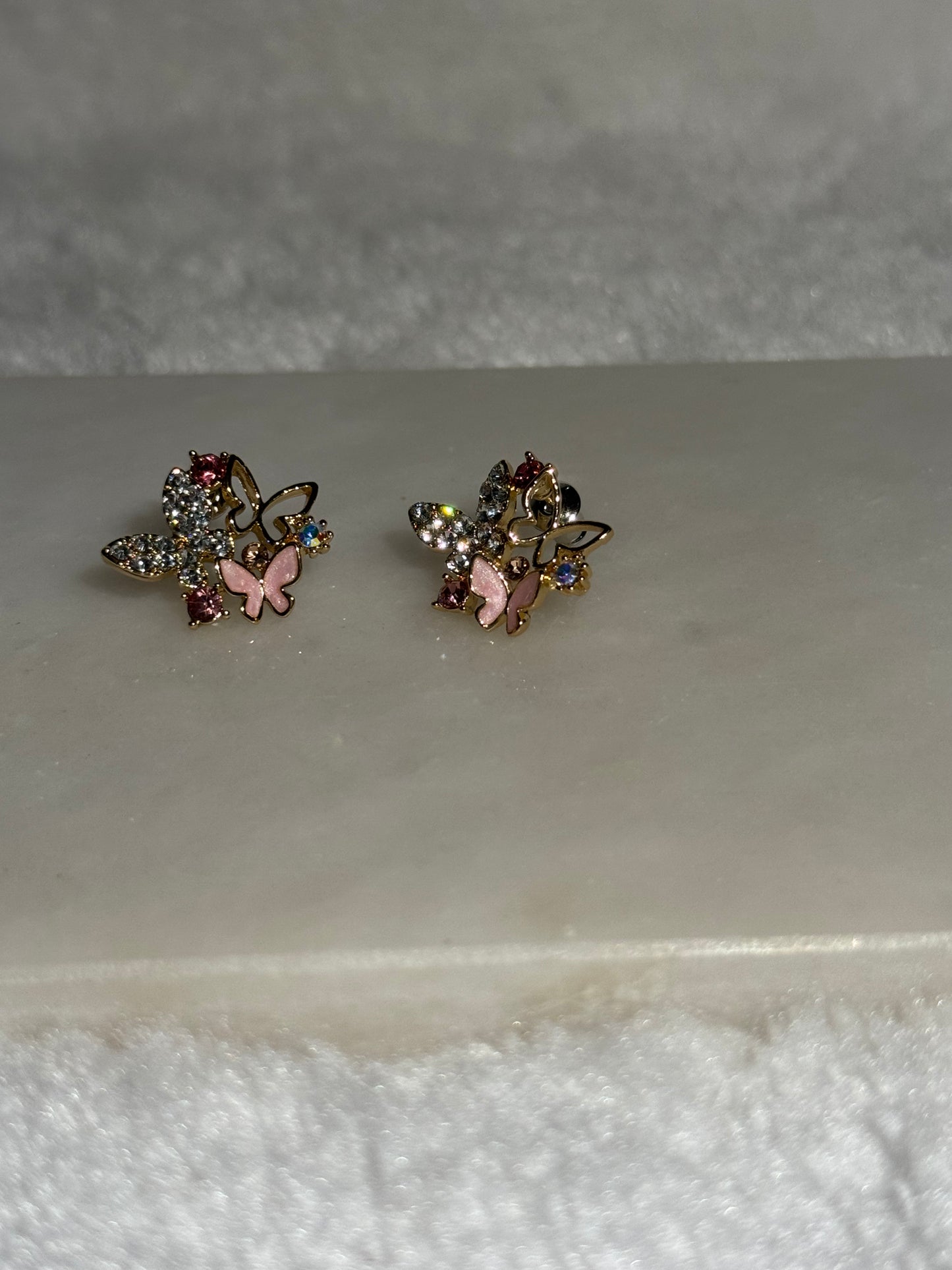 Svitza Accessories Renkli Taşlı Kelebek Desenli Küpe