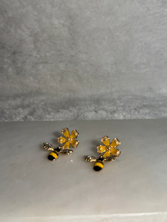 Svitza Accessories Arı ve Çiçek Detaylı Küpe