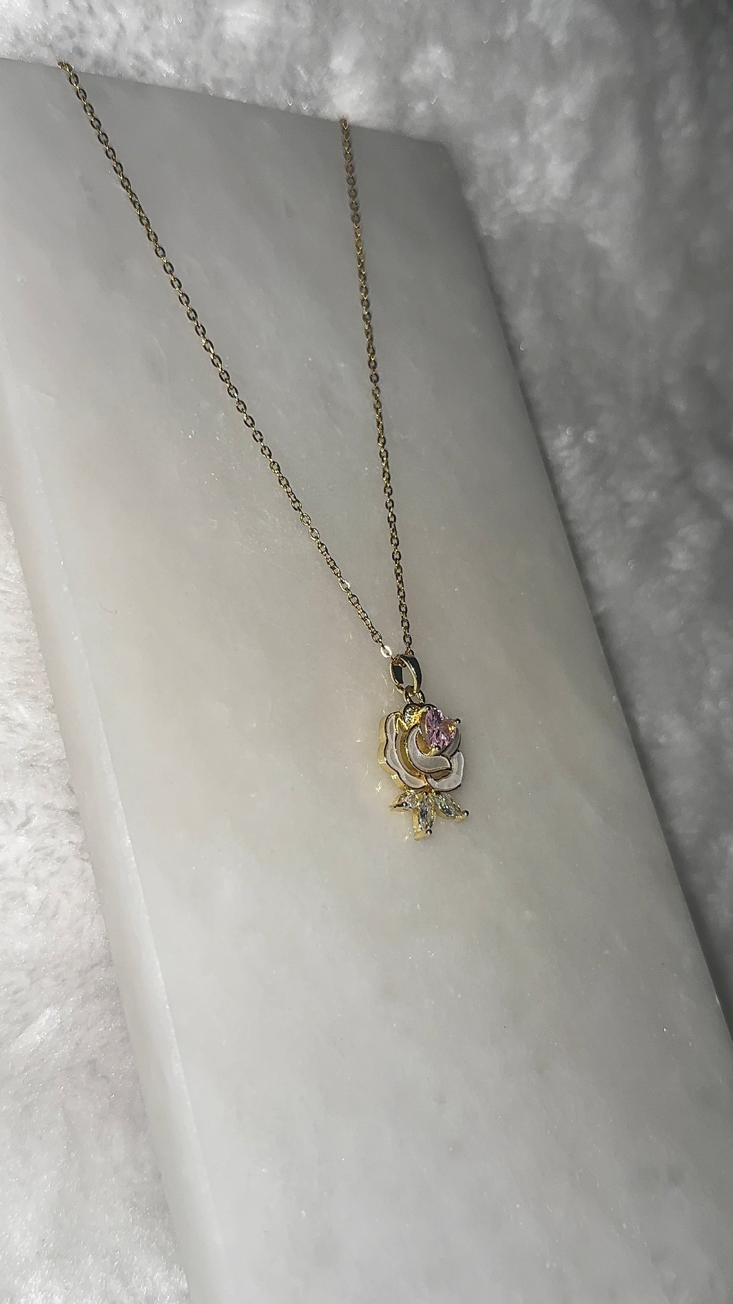 Svitza Accessories Renkli Taşlı Gül Kolye (Altın ve Gümüş Seçenekleri)