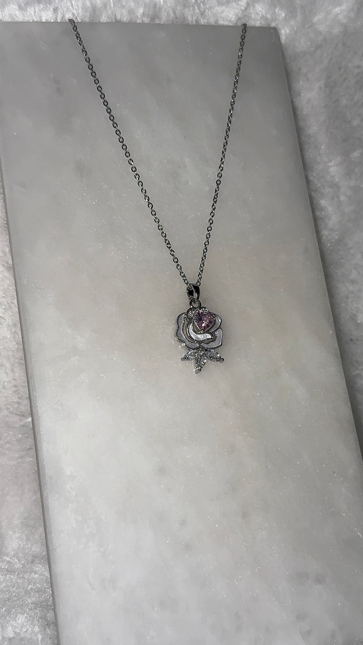 Svitza Accessories Renkli Taşlı Gül Kolye (Altın ve Gümüş Seçenekleri)