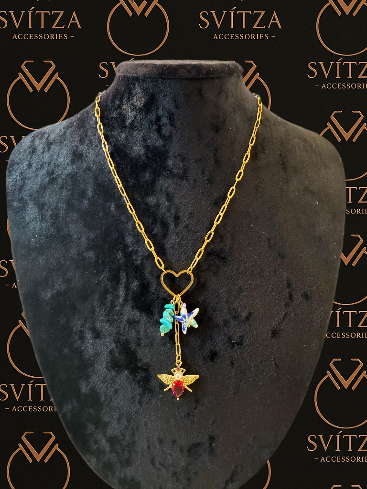 Svitza Accessories Altın Zincir Kolye – Kalp Detaylı, Büyüleyici Arı ve Çiçek Figürleri ile Zarif Tasarım