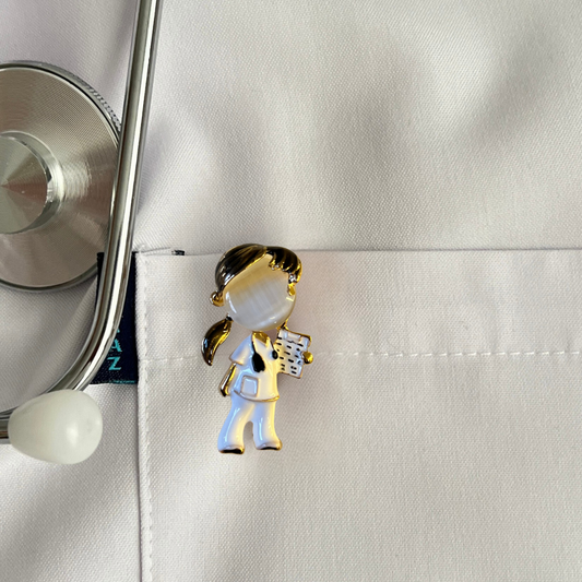 Siyah Saçlı Doktor Broş